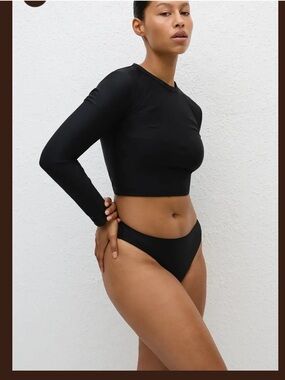 MATTEAU Black Long-Sleeve sun tee Crop Top NEW